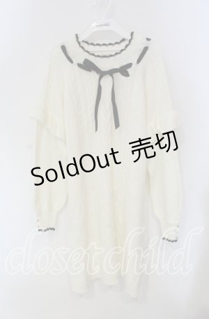 画像: axes femme / リボン付き袖フリルニットワンピース  シロ O-25-09-11-080-AX-OP-IG-OS