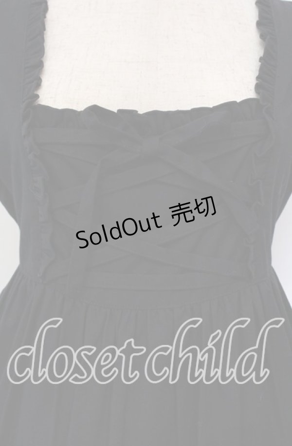 画像2: metamorphose / 共布フリルエプロン風ジャンパースカート  クロ O-25-09-11-002-ME-OP-OW-OS (2)