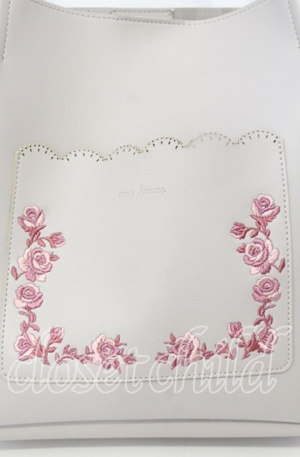 画像2: axes femme / 刺繍ポケットホーボーバッグ 270×300×120mm ベージュ O-25-09-12-027-AX-BG-IG-OS (2)