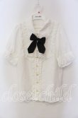 画像1: Amavel / ジャボ付きリボンブラウス F シロ×クロ O-25-09-13-105-CA-BL-OW-ZT330 (1)