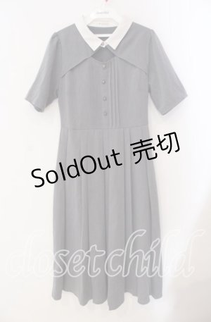 画像: axes femme / 襟付カットワークプリーツワンピース F グレー O-25-09-16-016-AX-OP-OW-OS