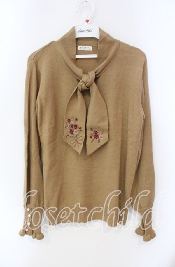 画像1: axes femme / フラワー刺繍ボウタイニット M ブラウン O-25-09-18-016-AX-TO-OW-ZT061 (1)