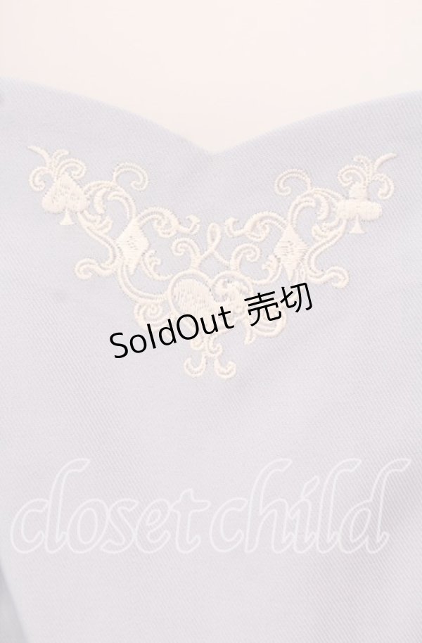 画像2: 【SALE】axes femme POETIQUE / トランプ刺繍エプロン風ワンピース M サックス O-25-09-20-053-AX-OP-OW-ZT066 (2)