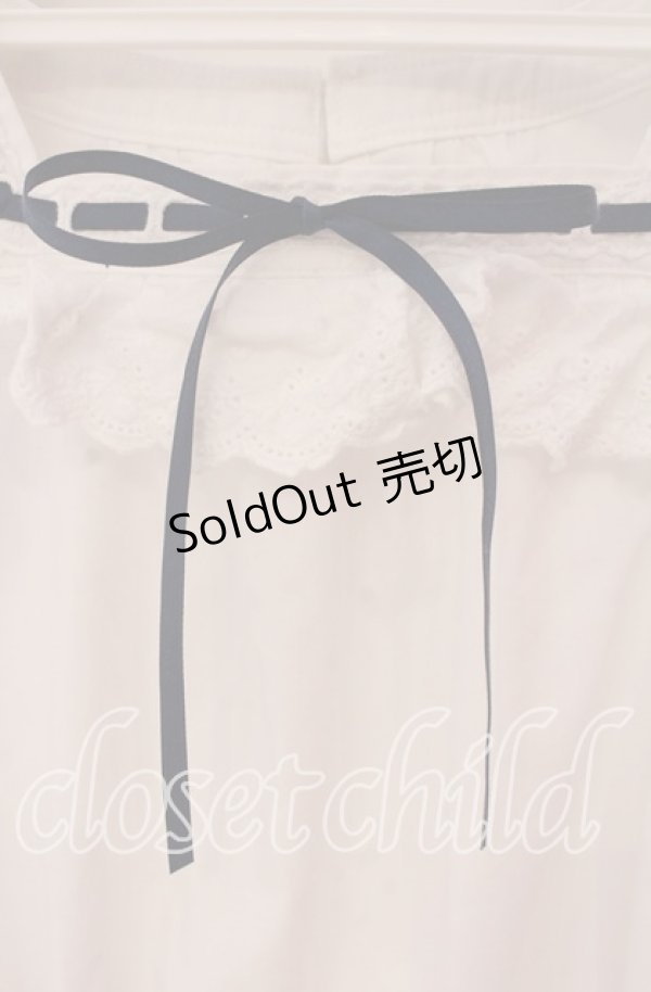 画像2: Fi.n.t / コットンレース使いはしごリボンブラウス F シロ×アオ O-25-09-20-100-CA-BL-OW-ZT360 (2)