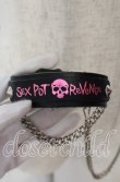 画像3: SEX POT ReVeNGe / ロゴプリントコネクトチョーカー&リスト  ブラック×ピンク O-25-09-22-025-SP-AC-IG-OS (3)
