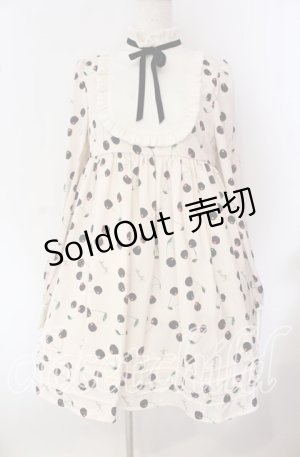 画像: himitsu by syrup.(RoseMarie seoir) / チェリー柄ワンピース  ベージュ O-25-09-22-005-LO-OP-OW-OS