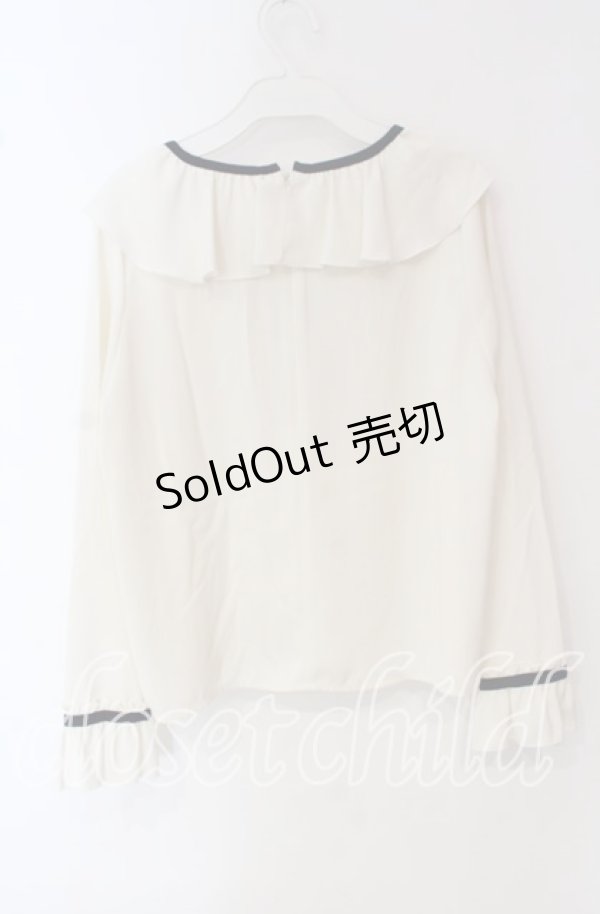 画像2: 【SALE】Fi.n.t / パイピングリボンラッフルカラーブラウス  アイボリー O-25-09-22-074-CA-BL-IG-ZT372 (2)