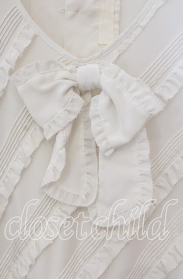 画像2: INGEBORG / 斜めピンタック使いブラウス  シロ O-25-09-23-056-LO-BL-OW-ZT262 (2)