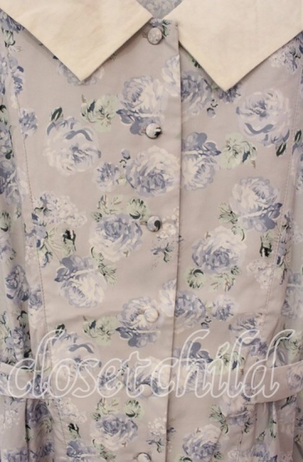 画像2: Fi.n.t / ビッグクレリック衿ローズ柄ワンピース F ブルー O-25-09-25-035-CA-OP-OW-ZT119 (2)