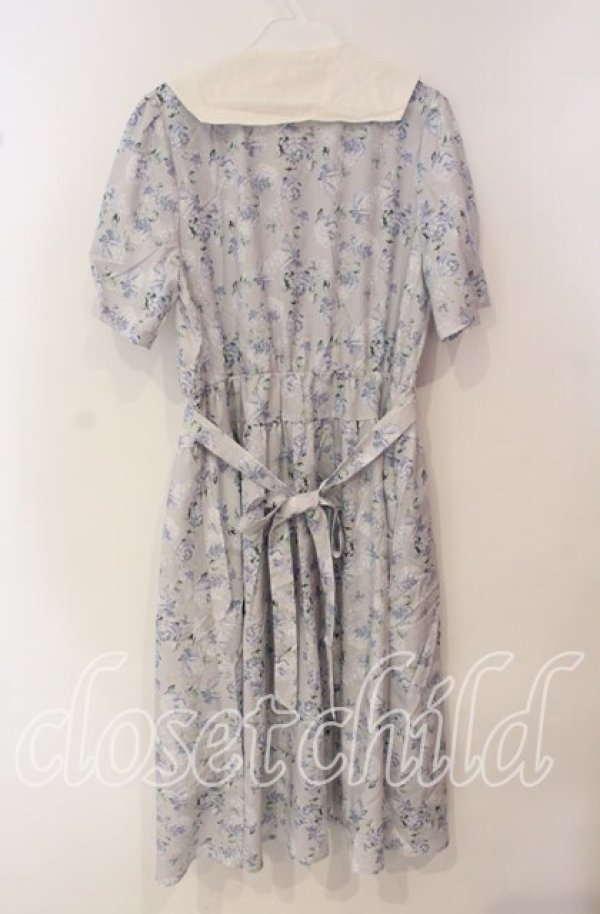 画像3: Fi.n.t / ビッグクレリック衿ローズ柄ワンピース F ブルー O-25-09-25-035-CA-OP-OW-ZT119 (3)