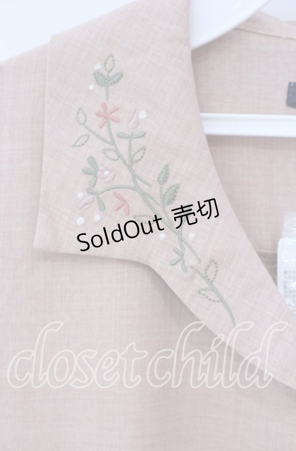 画像2: an another angelus / 花刺繍変形開衿ワンピース F ピンク（オレンジに近い） O-25-09-25-033-CA-OP-OW-ZT268 (2)