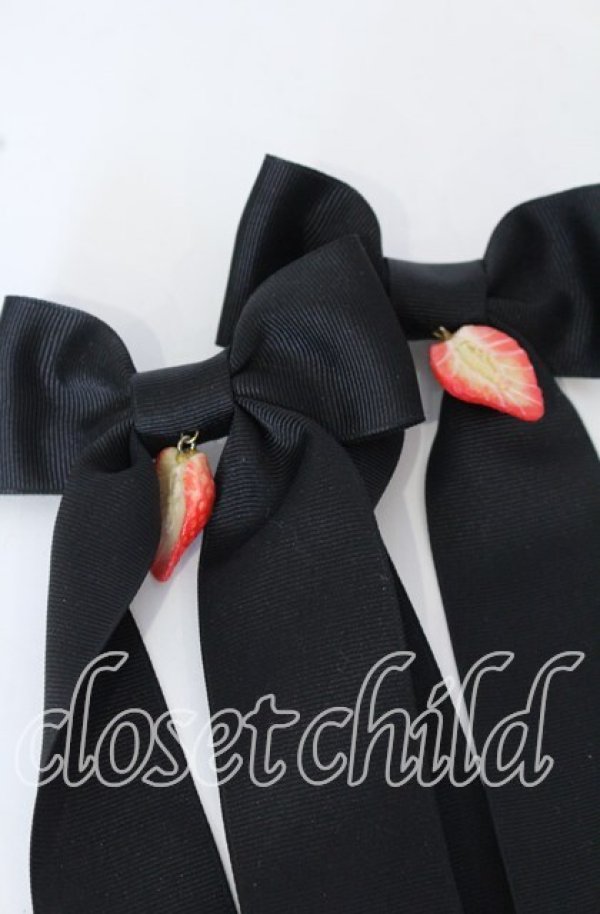 画像2: LOTUS ribbon / ツインテールリボンバレッタ  いちご×クロリボン O-25-09-26-051-EL-AC-OW-ZT488-F006 (2)