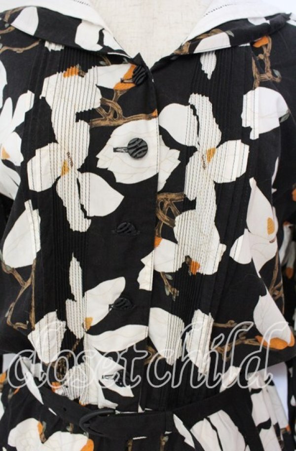 画像2: INGEBORG / モクレン柄セーラーワンピース  クロ O-25-09-27-009-LO-OP-OW-ZT337 (2)