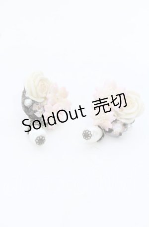 画像: hanakabeads / 白薔薇と桜のアレンジメントピアス  ピンク×シロ O-25-09-30-1035-LO-AC-OW-OS