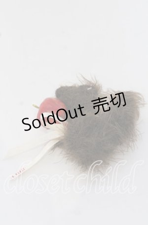 画像: PINK HOUSE / リスとリンゴのブローチ  ブラウン O-25-09-30-1049-LO-AC-IG-OS