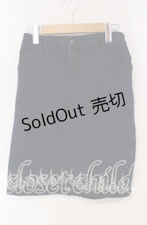 画像: axes femme / スカラップ刺繍ストレッチデニムスカート  インデイゴ O-25-09-30-016-AX-PA-IG-ZT257