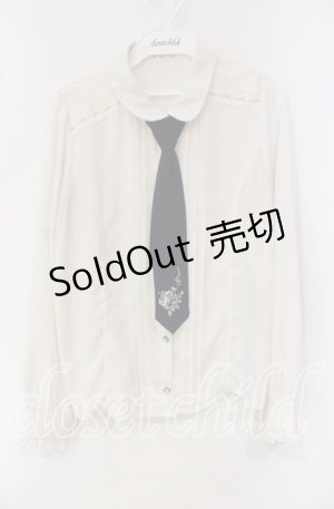 画像: axes femme / 刺繍ネクタイ付ブラウス  シロ×ネイビー O-25-10-02-007-AX-BL-IG-OS
