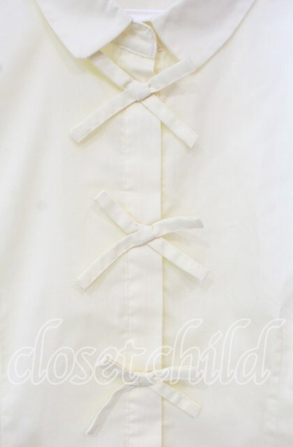 画像2: Fi.n.t / 丸襟3つリボンブラウス  イエロー O-25-10-06-040-CA-BL-IG-ZT513 (2)