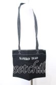 画像3: KANEKO ISAO / ロゴプリントステッチトートバッグ  クロ×シロ O-25-10-10-003-EL-BG-IG-ZT-K012 (3)