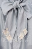 画像2: Enchantlic Enchantilly / ノーブルリボンタイブラウス  クリーミーブルー×生成薔薇レース O-25-10-16-054-LO-BL-IG-OS (2)