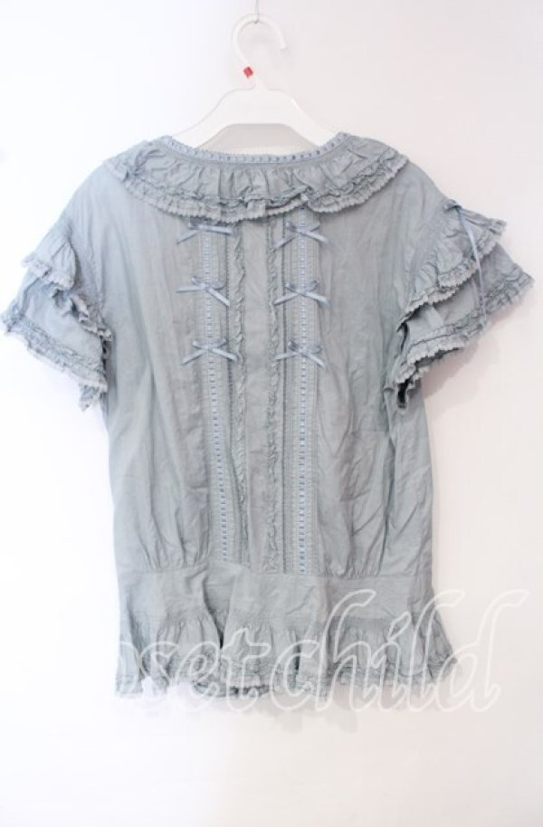 画像3: PINK HOUSE / はしごレースサテンリボンフリルブラウス  サックス O-25-10-16-055-LO-BL-IG-OS (3)