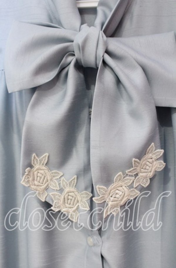 画像2: Enchantlic Enchantilly / ノーブルリボンタイブラウス  サックス O-25-10-18-077-LO-BL-OW-OS (2)