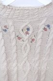 画像2: Fi.n.t / プチローズ刺繍ケーブルニットプルオーバー  ベージュ O-25-10-23-044-CA-TO-IG-OS (2)