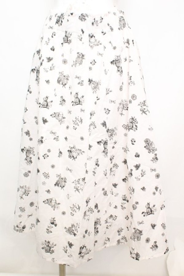 画像1: Cherir la femme / うさぎといちご柄スカート  シロ O-25-10-25-1032-LO-SK-IG-OS (1)