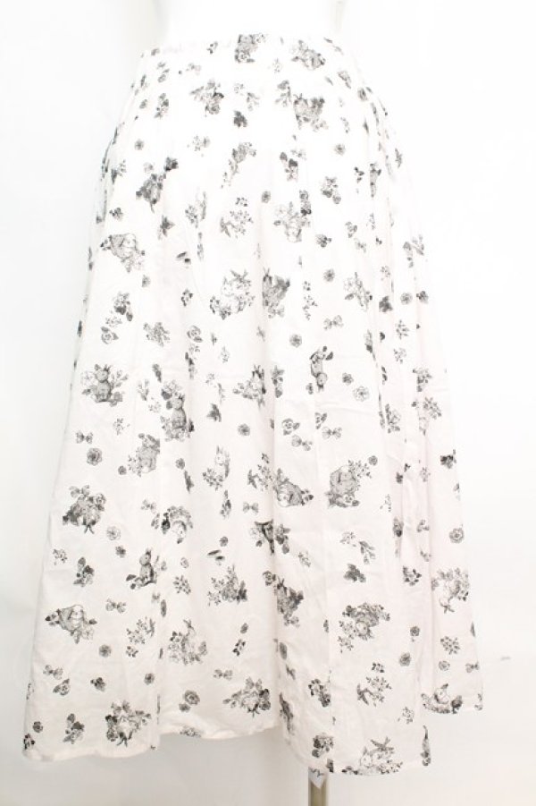 画像2: Cherir la femme / うさぎといちご柄スカート  シロ O-25-10-25-1032-LO-SK-IG-OS (2)