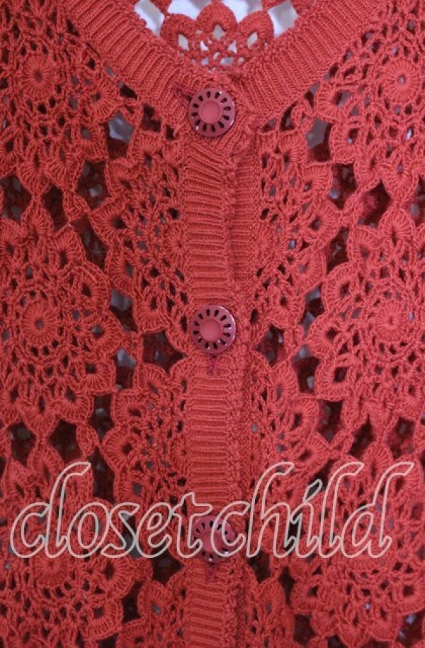 画像2: WONDERFUL WORLD / パッチワークかぎ編みベスト  アカ O-25-10-28-073-LO-TO-IG-OS (2)