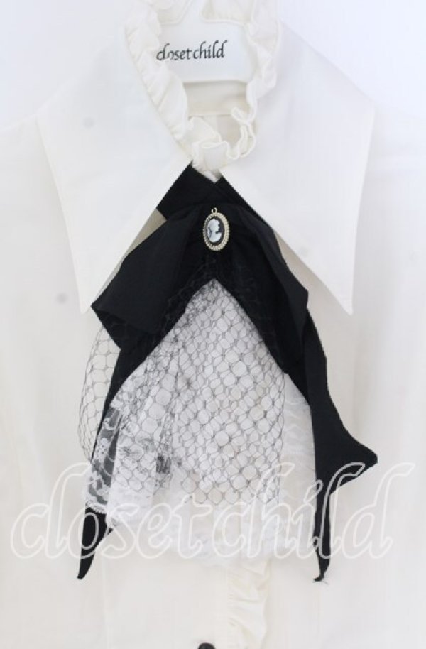 画像2: MARBLE / デコラティブタイ付き姫袖ブラウス  ホワイト×ブラック O-25-10-29-067-GO-BL-OW-OS (2)