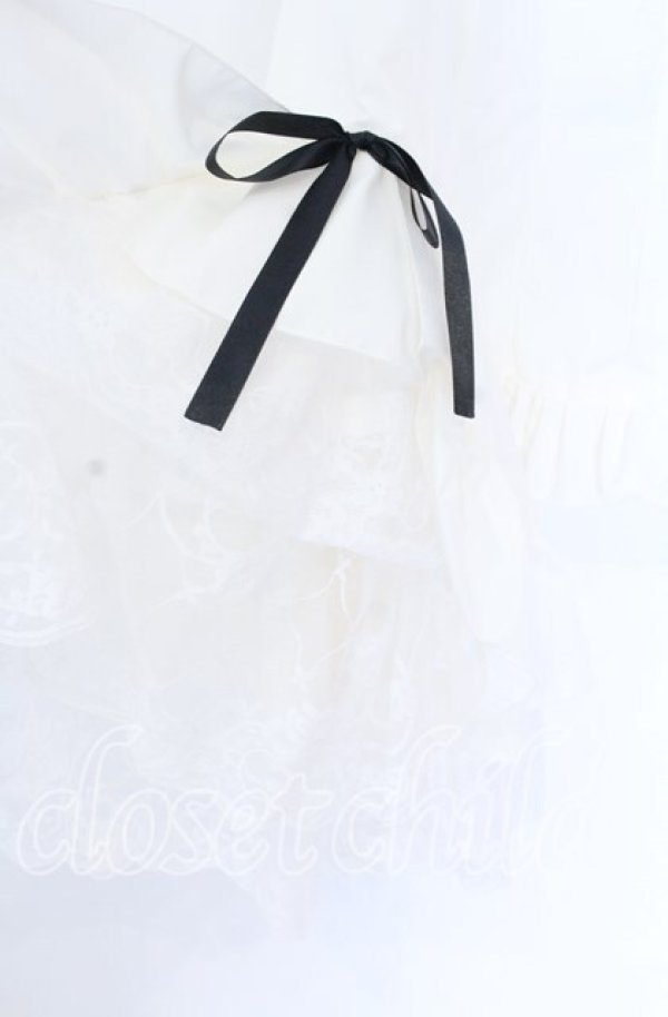 画像4: MARBLE / デコラティブタイ付き姫袖ブラウス  ホワイト×ブラック O-25-10-29-067-GO-BL-OW-OS (4)