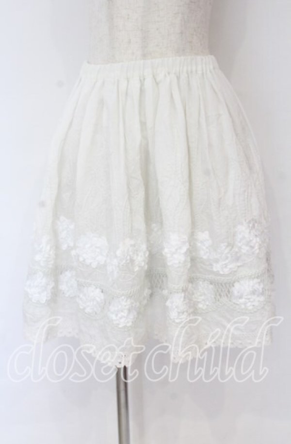 画像1: BPN / フラワー配色スカート M ホワイト O-25-10-29-110-GO-SK-IG-OS (1)