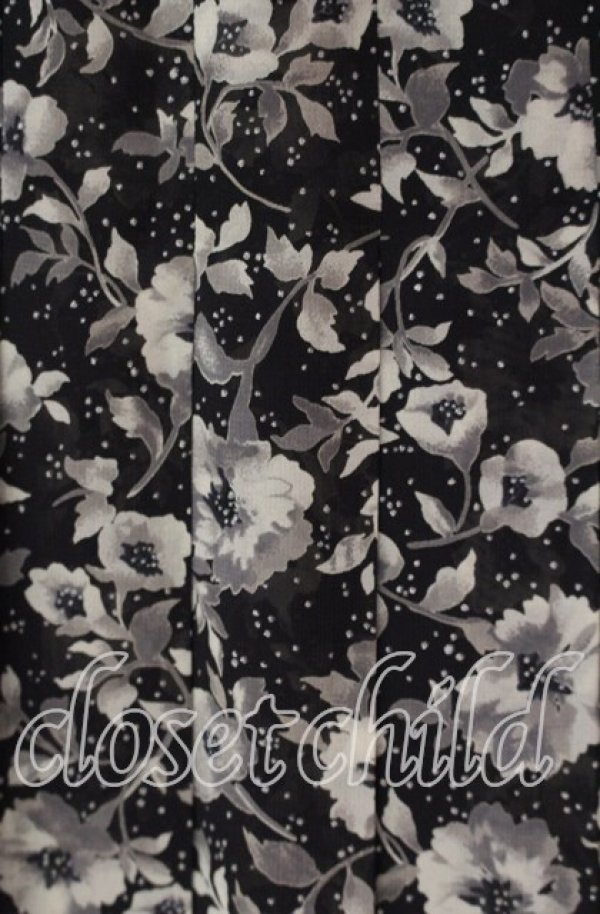 画像2: PINK HOUSE / 花柄プリーツ巻きスカート  クロ O-25-10-30-028-LO-SK-OW-OS (2)