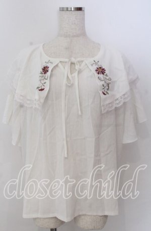 画像: axes femme / 刺繍入ケープブラウス  オフ O-25-10-30-1098-AX-BL-IG-OS