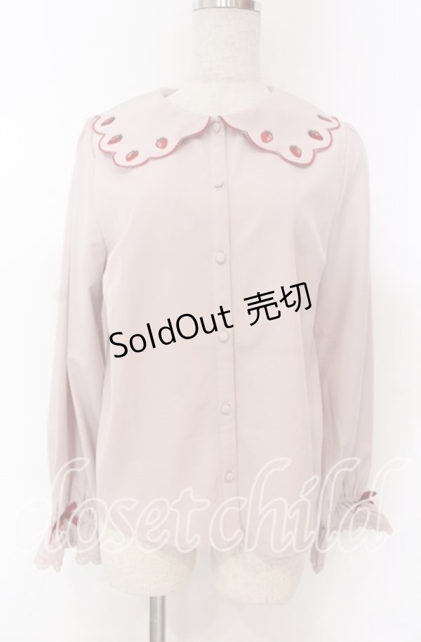 画像1: axes femme kawaii / スカラップ苺刺繍ブラウス M ピンク O-25-10-30-1029-AX-BL-OW-OS (1)
