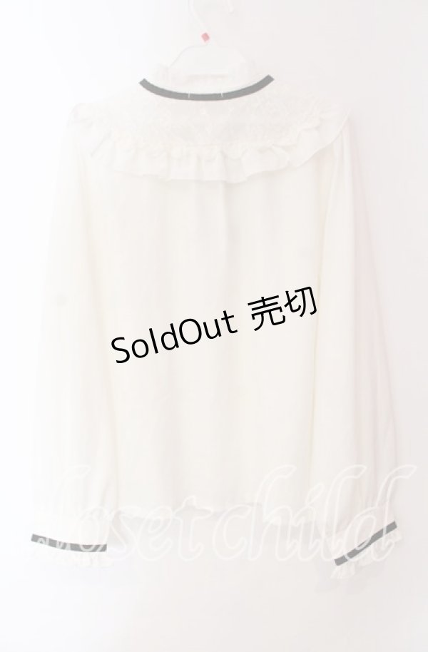 画像3: axes femme / ブローチ付きヨークレースブラウス  オフ O-25-10-30-060-AX-BL-IG-OS (3)