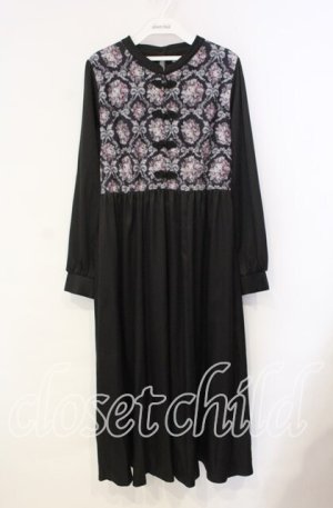 画像: axes femme / チャイナ釦薔薇柄切替ワンピース  クロ O-25-10-30-061-AX-OP-IG-OS