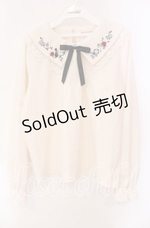 画像: axes femme / リボン付き猫刺繍ブラウスプルオーバー  オフ O-25-10-30-069-AX-BL-IG-OS