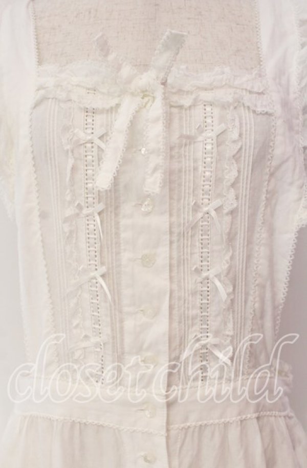 画像2: PINK HOUSE / フランス製レース使いエプロンドレス  シロ O-25-10-30-008-LO-OP-OW-OS (2)