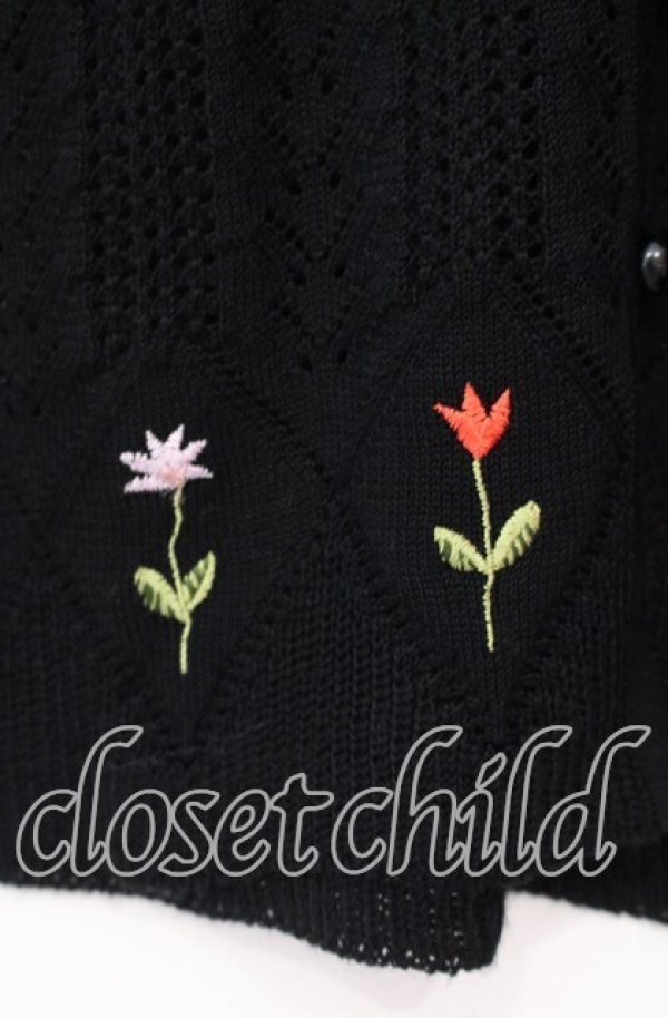 画像2: TOMATSU / フラワー刺繍透かしカーディガン  クロ O-25-10-31-043-LO-TO-IG-OS (2)