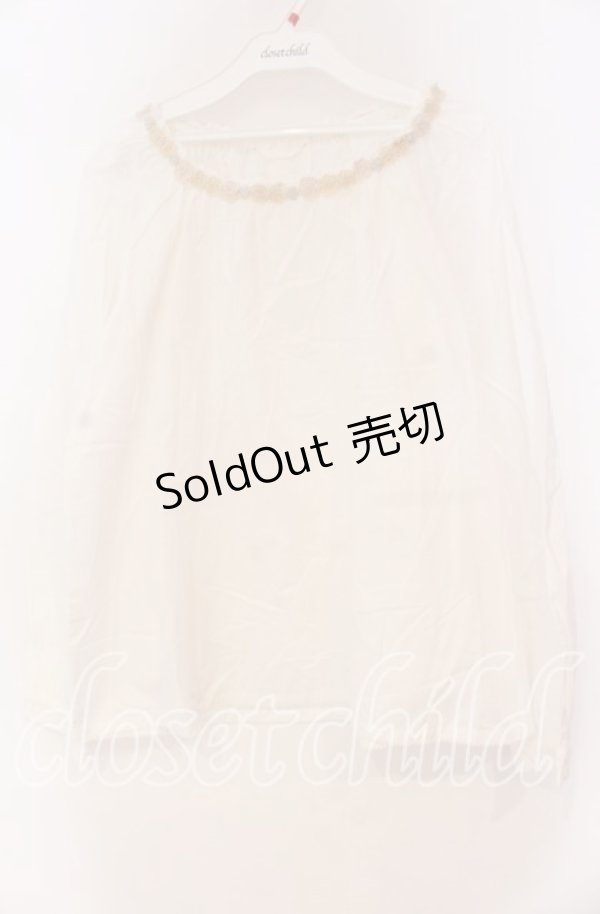 画像1: 【SALE】PINK HOUSE / フラワーモチーフプルブラウス  シロ O-25-10-31-077-LO-TO-IG-ZT479 (1)