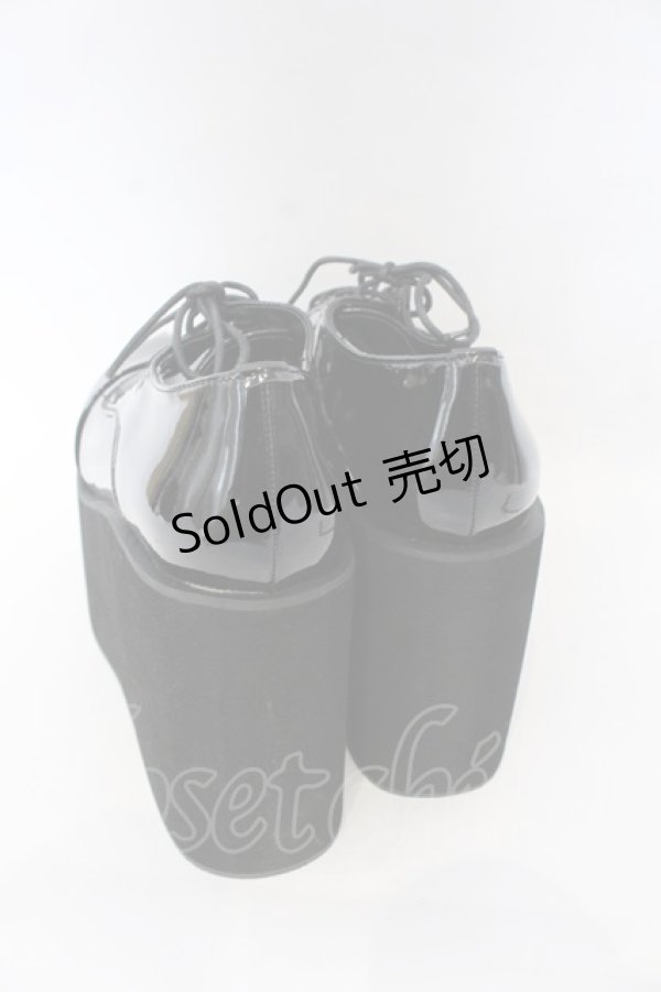 画像6: DearMyLove / 11cm厚底レースアップおでこパンプス 25.5ｃｍ ブラックエナメル O-25-10-31-2074-EL-SH-OW-OS (6)