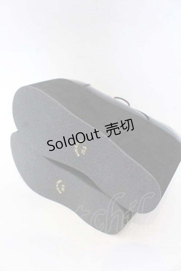 画像7: DearMyLove / 11cm厚底レースアップおでこパンプス 25.5ｃｍ ブラックエナメル O-25-10-31-2074-EL-SH-OW-OS (7)