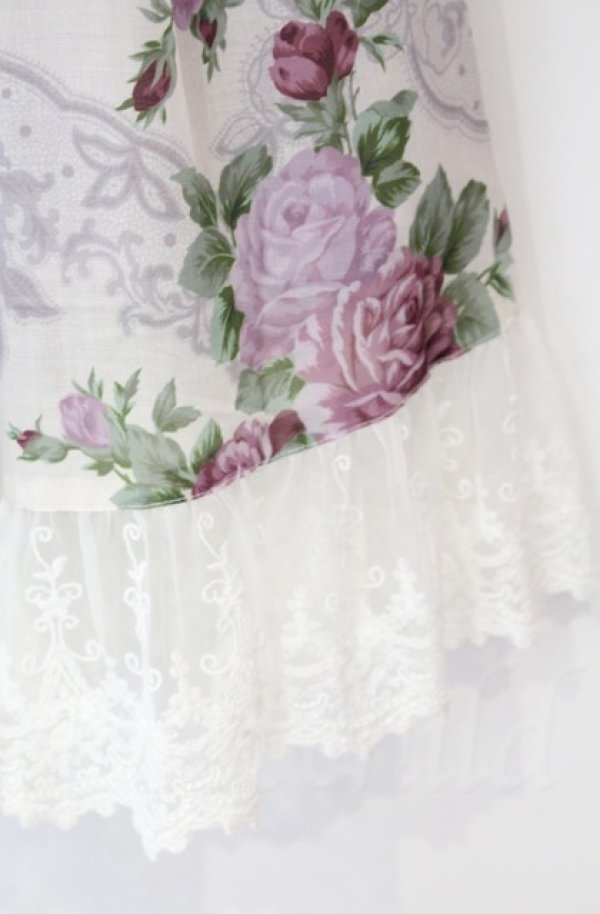 画像2: axes femme / ラフィネローズ柄タックスカート  アイボリー O-25-10-31-3055-AX-SK-IG-OS (2)