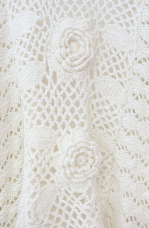 画像3: axes femme / ローズ編みシフォンフリルドルマンカーディガン  アイボリー O-25-10-31-3005-AX-TO-IG-OS (3)