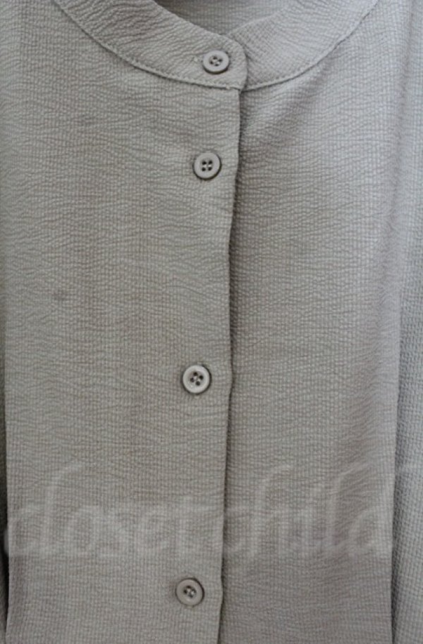 画像2: axes femme / ノーカラーシャツワンピース  カーキベージュ O-25-10-31-3006-AX-OP-IG-OS (2)