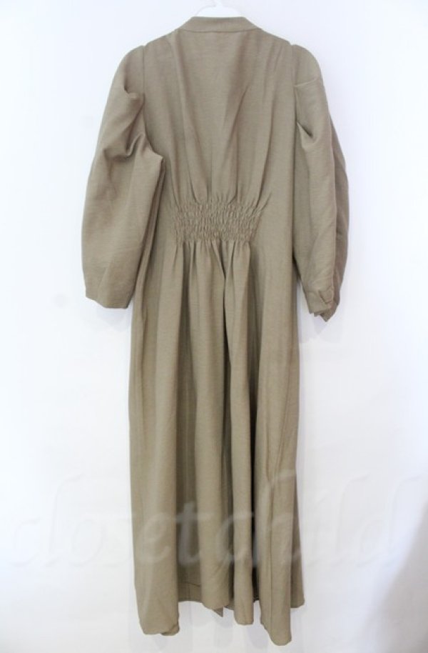 画像3: axes femme / ノーカラーシャツワンピース  カーキベージュ O-25-10-31-3006-AX-OP-IG-OS (3)