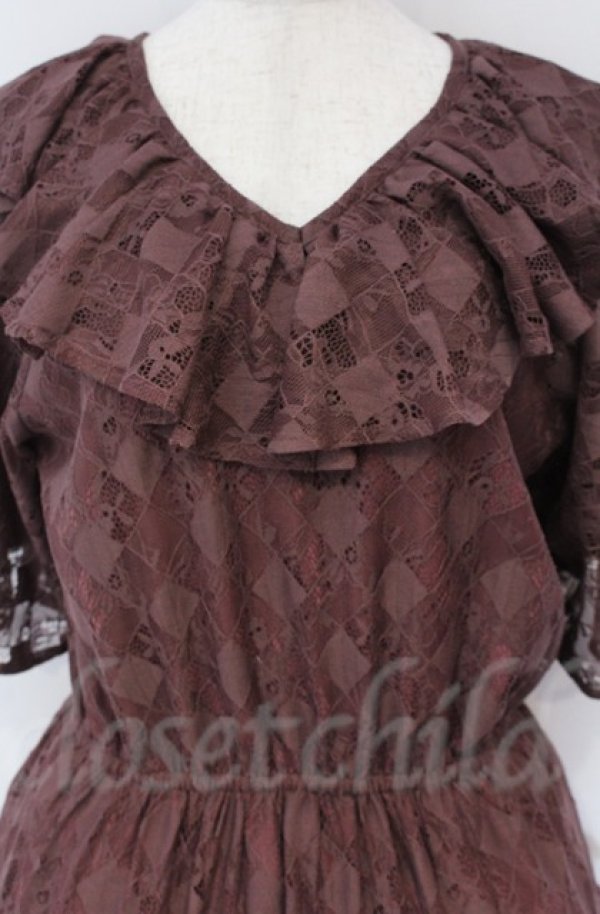 画像2: axes femme NOSTALGIE / フリルティアード総レースワンピース  ブラウン O-25-10-31-3021-AX-OP-IG-OS (2)
