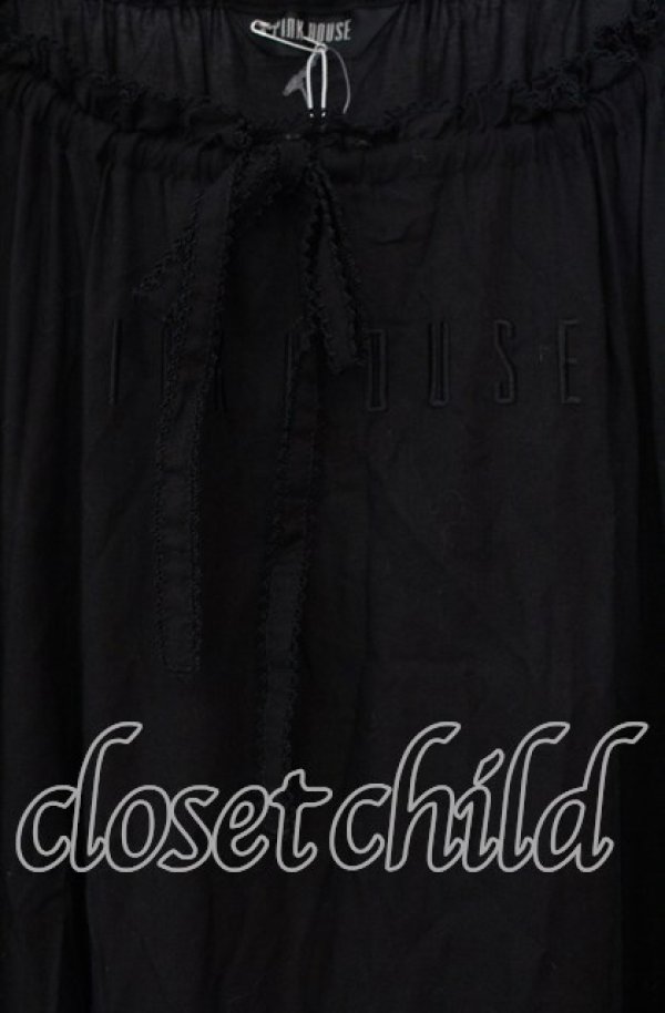 画像2: PINK HOUSE / ロゴ刺繍ピコフリルティアードワンピース【お直しあり】  クロ O-25-10-31-017-LO-OP-IG-OS (2)